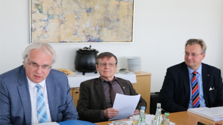 (v.l.): Hauptgeschäftsführer Klaus Schuck mit den stellvertretenden Bundesvorsitzenden Rüdiger Goldmann und Heiko Schmelzle MdB