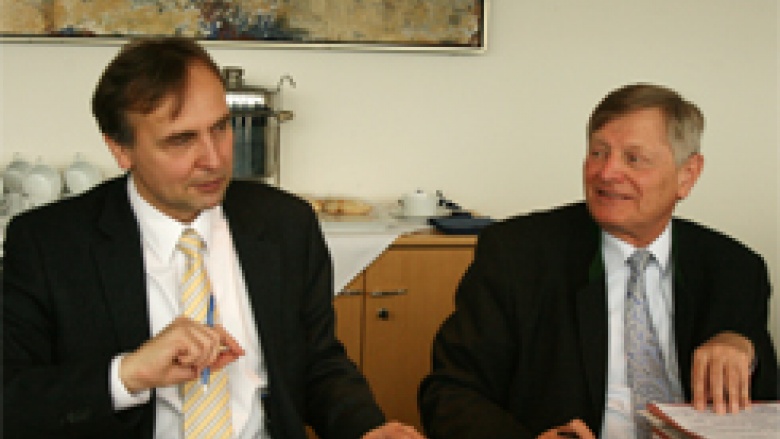 Prof. Dr. Manfred Kittel mit Helmut Sauer