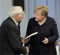 Angela Merkel gratuliert Dr. Sieghard Rost zum 90. Geburtstag