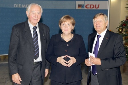 (v.l.) Dr. Sieghard Rost, Dr. Angela Merkel MdB und Helmut Sauer
