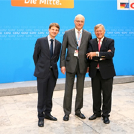 Niedersächsische Delegierte mit Helmut Sauer